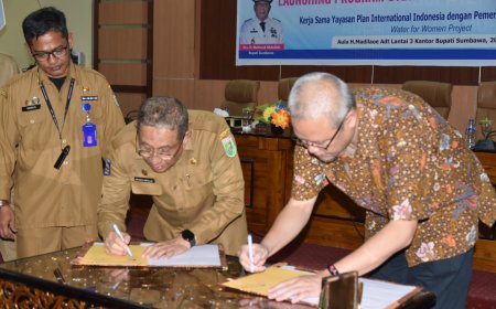 Bupati   Deklarasi Kabupaten  STBM dan Dan Launching STBM GESI yang Berketahanan Iklim