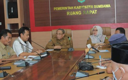 Bupati Sumbawa   H Mo Launching Penyaluran Cadangan Beras Pemerintah untuk Bantuan Pangan Tahun 2023