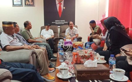 Audiensi Dewan Pendidikan Sumbawa , Ketua DPRD Abdul Rafiq Siap Bangun Sinergi