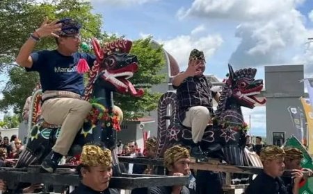 Menparekraf Sandiaga Uno Naik Jaran Kamput, Kunjungi Lombok Saksikan WSBK 2023