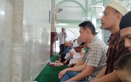 Khatib Ied Masjid Annur PJB, Ajak Jamaah Menjaga Kebugaran Rohani dengan  Membantu Yang Lemah