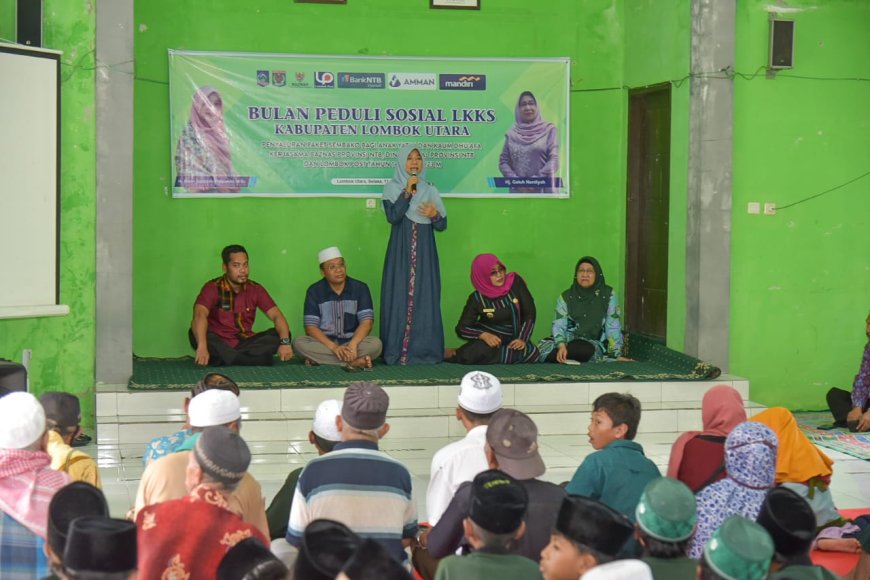 Bunda Niken Bersama Bang Zul Serahkan 400 Paket Sembako di Lombok Utara