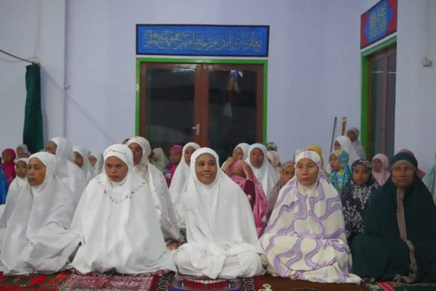 Safari Ramadhan di Masjid Darussalam Desa Lawin  Sekda Himbau Penuhi Dokumen Kependudukan