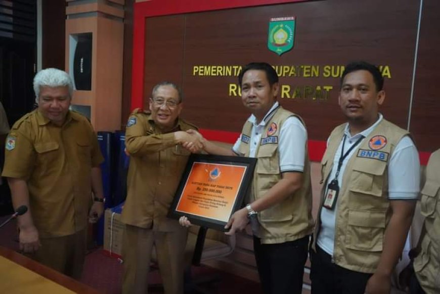 Pemerintah Kabupaten Sumbawa Menerima Bantuan bagi Korban Terdampak Banjir dari BNPB RI