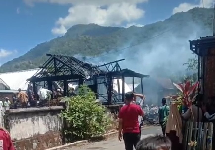 1 Rumah dilahap Si Jago Merah di Desa Pernek