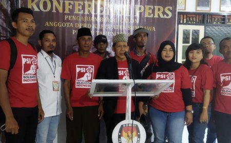 Diiringi Cidomo, PSI Sumbawa Daftarkan Bacaleg ke KPU Optimis Raih 1 Fraksi