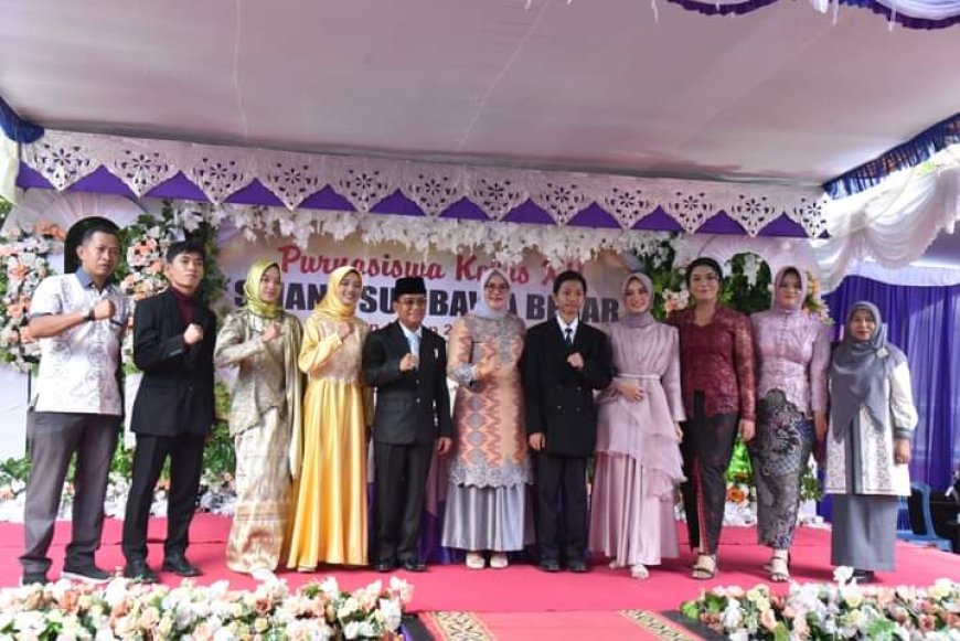 Hadiri Acara Purna Siswa SMA Negeri 1 Sumbawa, Wabup Beri Motivasi Siswa.