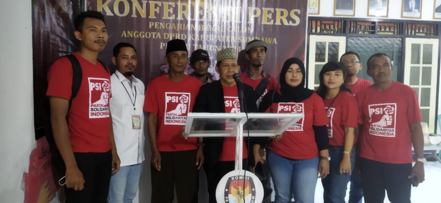 Diiringi Cidomo, PSI Sumbawa Daftarkan Bacaleg ke KPU Optimis Raih 1 Fraksi