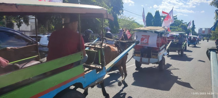 Diiringi Cidomo, PSI Sumbawa Daftarkan Bacaleg ke KPU Optimis Raih 1 Fraksi