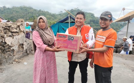 Waka III DPRD Nanang Nasiruddin Kunjungi Korban Kebakaran  Musuk,  Berikan Bantuan dan Dengarkan Warga.