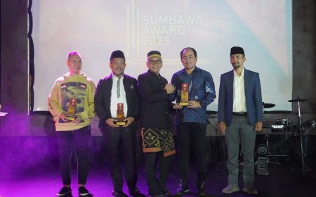 Ketua DPRD Abdul Rafiq dan Anggota DPR RI HMS  Apresiasi Sumbawa Award 2023