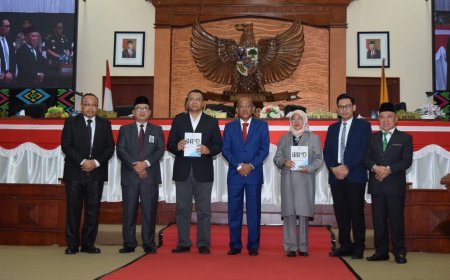 Dr. Pius L Anggota BPK RI Beri Apresiasi WTP ke - 12 Pemprov NTB