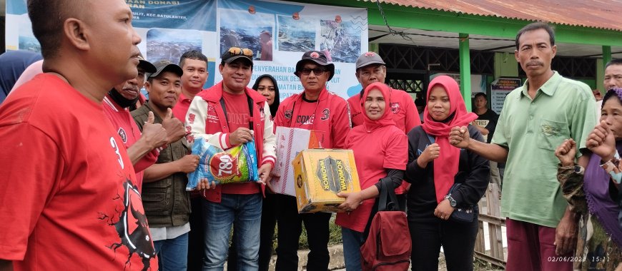 DPC PDI Perjuangan Sumbawa  Kunjungi Korban Kebakaran di Dusun Musuk Desa Tangkampulit Kecamatan Batulanteh