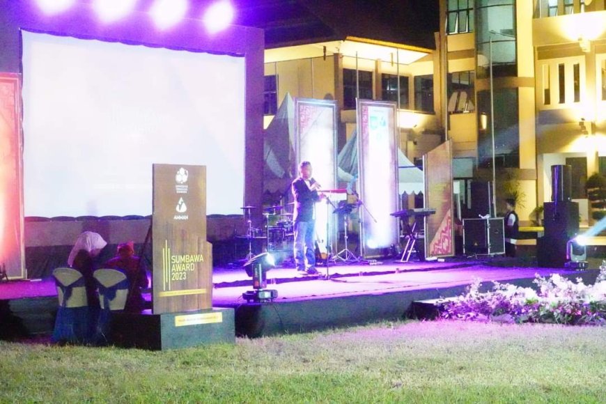 UTS Gelar Sumbawa Award 2023 Ajang Penghargaan Bagi Pegiat Pembangunan Sumbawa