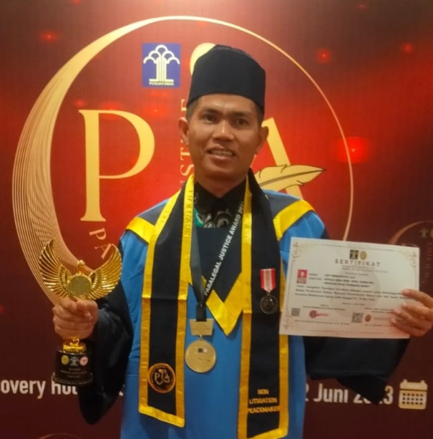 Kades Rhee Raih Penghargaan Paralegal Justice Award 2023, Kado Istimewa HUT Desa  ke 369