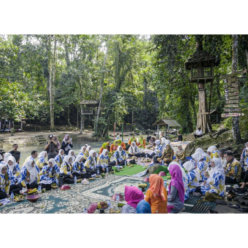 Bunda Niken Dampingi Ketua TP. PKK Jabar Studi Banding Penerapan Program PAAREDI di Desa Sesaot
