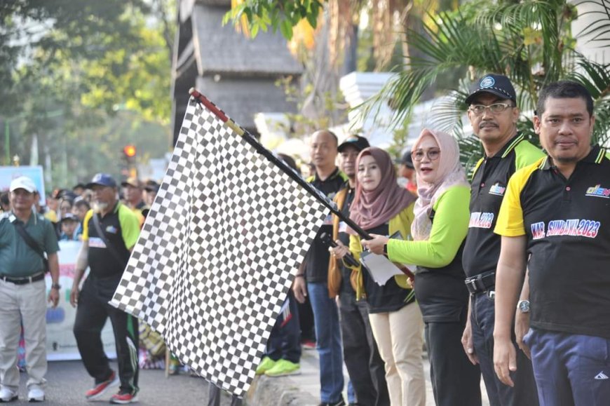 Meriah, Wakil Bupati Sumbawa Lepas Kontingen O2SN Tingkat Kabupaten
