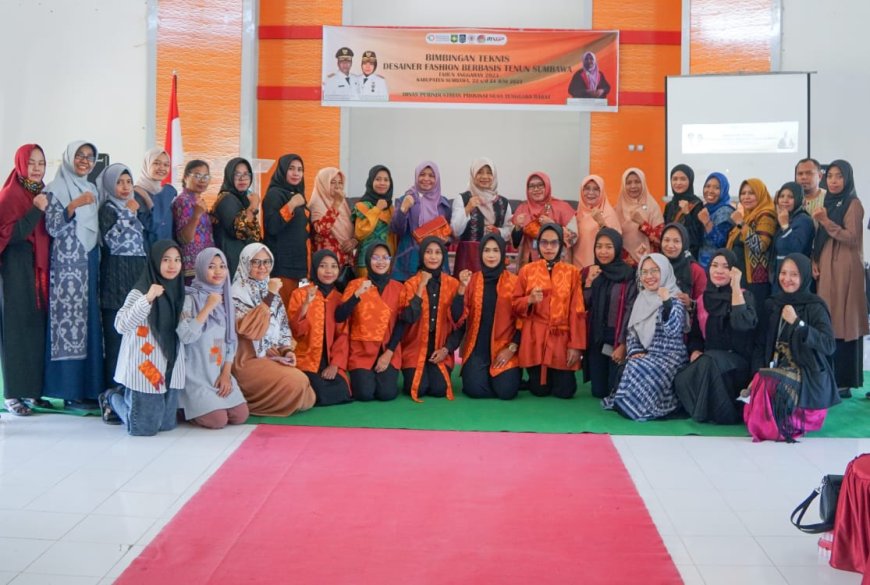 Bunda Niken Dedikasikan Bimtek Desainer Fashion Tenun Sumbawa Ramaikan MXGP Sumbawa