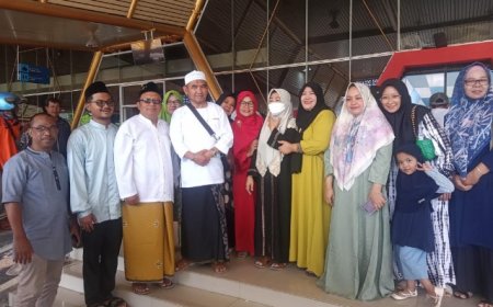 Pulang Haji, Ketua Ansori Disambut Haru Keluarga dan Simpatisan