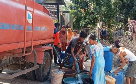 Ratusan Warga Desa Penyaring Dapat Bantuan Air Bersih Dari BPBD Sumbawa