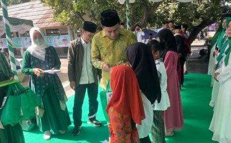 Hadiri Harlah ke-25 PKB di Sumbawa Besar Ketua DPRD Ucapkan Selamat