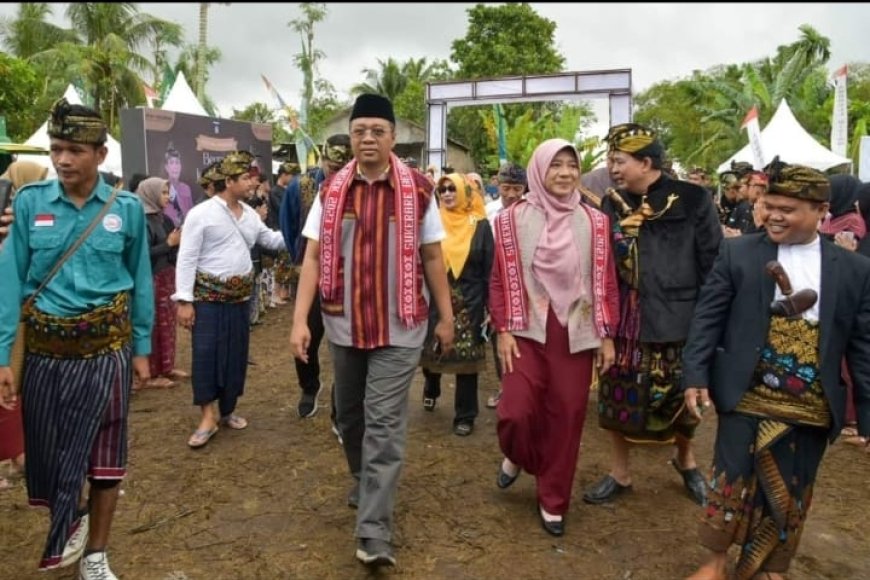 Pecahkan Rekor MURI, Gubernur Bang Zul : Langkah Awal Kenalkan Tenun Sukarara ke Dunia