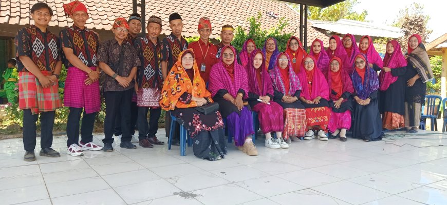 Hadiri Sabtu Budaya di SMPN I Lape Sutan Ajak Lestarikan Budaya Samawa