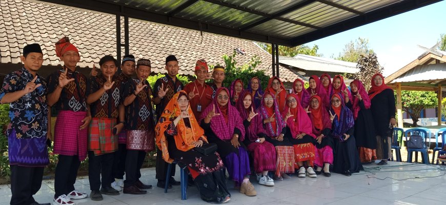 Hadiri Sabtu Budaya di SMPN I Lape Sutan Ajak Lestarikan Budaya Samawa