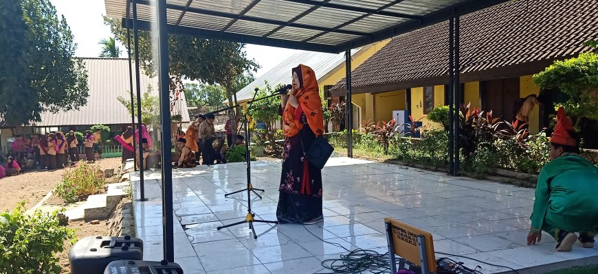 Hadiri Sabtu Budaya di SMPN I Lape Sutan Ajak Lestarikan Budaya Samawa