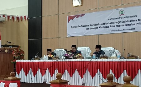 Ketua DPRD Sumbawa Sampaikan Usulan PAW Syaifullah ke Muhammad Fauzi di Paripurna