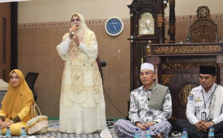 Bunda Niken Hadiri Pengajian Sekaligus Wakaf Al Qur'an, Santunan Kepada Anak Yatim
