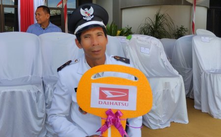 Kades Sempe  Berterima Kasih, Terima Mobil Ambulance  Desa dari Pemda Sumbawa