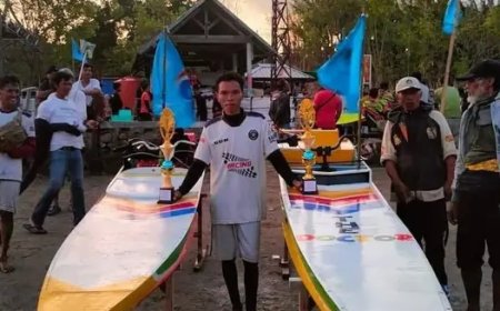 Bintang Timur  Sang Juara  Bertahan  Juarai Festival Balap Sampan Prajak