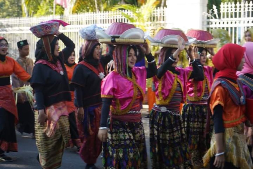 Lepas Parade Defile Kafilah Lasqi Tingkat Provinsi NTB, Wakil Bupati : Selamat Datang dan Menikmati  Sumbawa