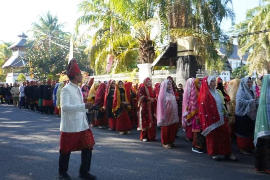 Lepas Parade Defile Kafilah Lasqi Tingkat Provinsi NTB, Wakil Bupati : Selamat Datang dan Menikmati  Sumbawa