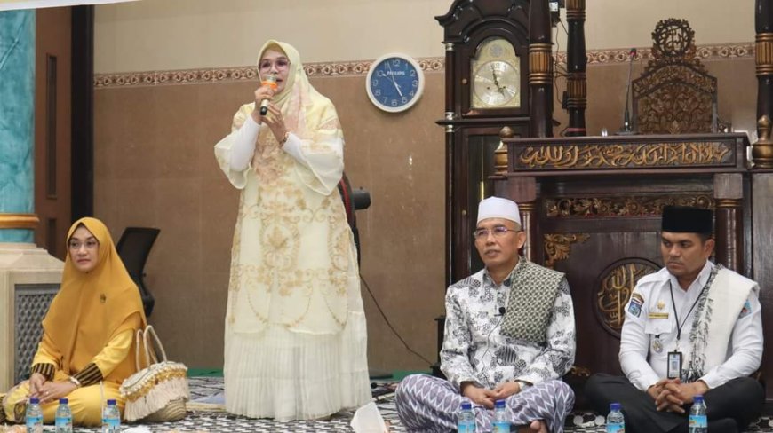 Bunda Niken Hadiri Pengajian Sekaligus Wakaf Al Qur'an, Santunan Kepada Anak Yatim
