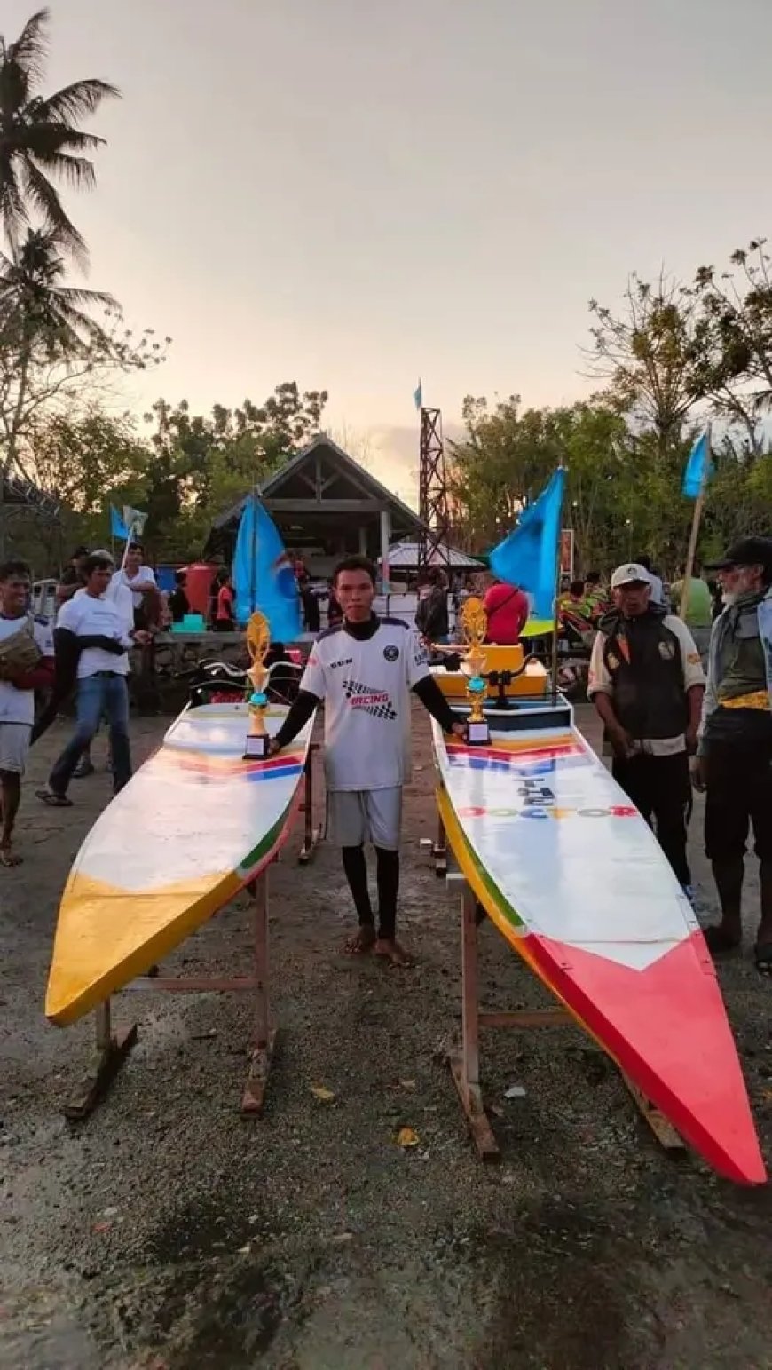 Bintang Timur  Sang Juara  Bertahan  Juarai Festival Balap Sampan Prajak