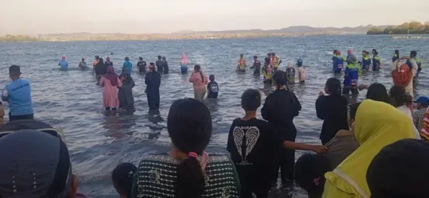 Bintang Timur  Sang Juara  Bertahan  Juarai Festival Balap Sampan Prajak