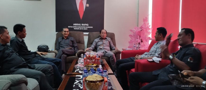 Bawaslu Sumbawa Berkunjung Ke - DPRD,  Ajak Sukseskan Agenda Pemilu 2024