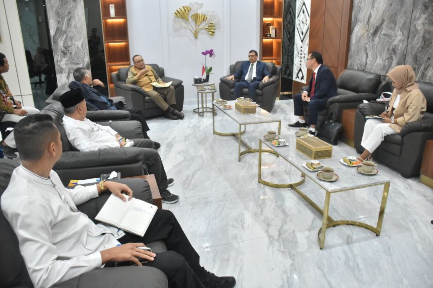 PJ Gubernur NTB Terima Audiensi Chairman The Zone Co, Ltd Mr. Kim Yong Ho