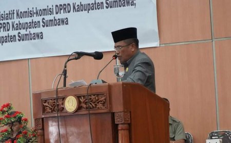 Bapemperda DPRD Sumbawa Sampaikan Penjelasan 4 Ranperda Inisiatif Komisi