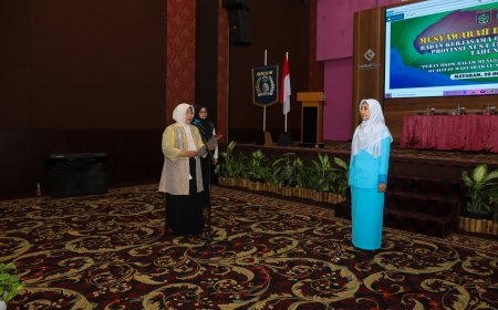 Bunda Lale Lantik Ketua BKOW Provinsi NTB