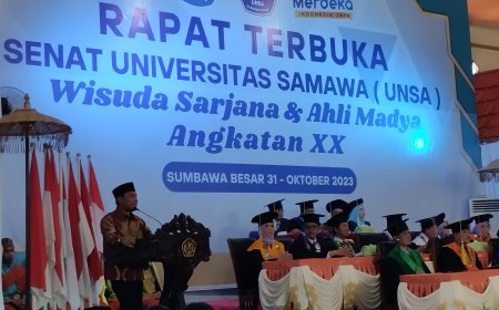 Hadiri Wisuda UNSA Bupati Sumbawa Barat Puji UNSA Tetap Perkuat Adat