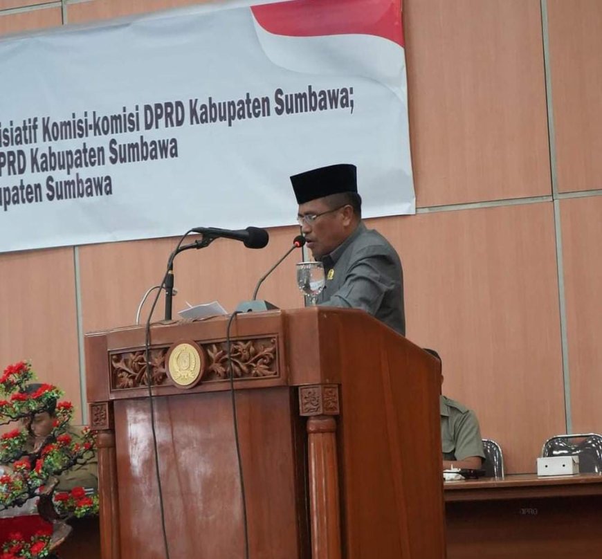 Bapemperda DPRD Sumbawa Sampaikan Penjelasan 4 Ranperda Inisiatif Komisi