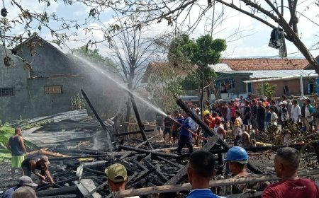 Diduga Akibat Arus Pendek Listrik 3 Unit Rumah di Alas Terbakar, Dinas Damkartan Lakukan Pemadaman