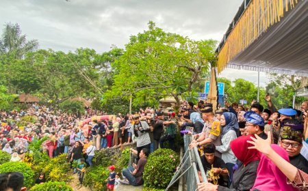 Pj Gubernur Miq Gite : Perang Ketupat Ajang Perkuat Silaturahmi dan Toleransi