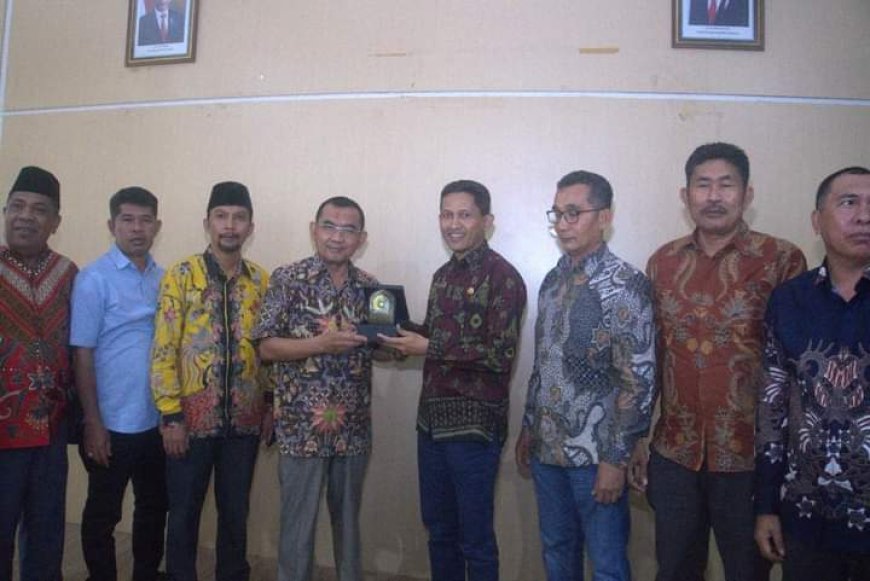 Atasi Illegal Logging dan Illegal Mining, Komisi II DPRD Sumbawa Berkunjung ke DLHK NTB