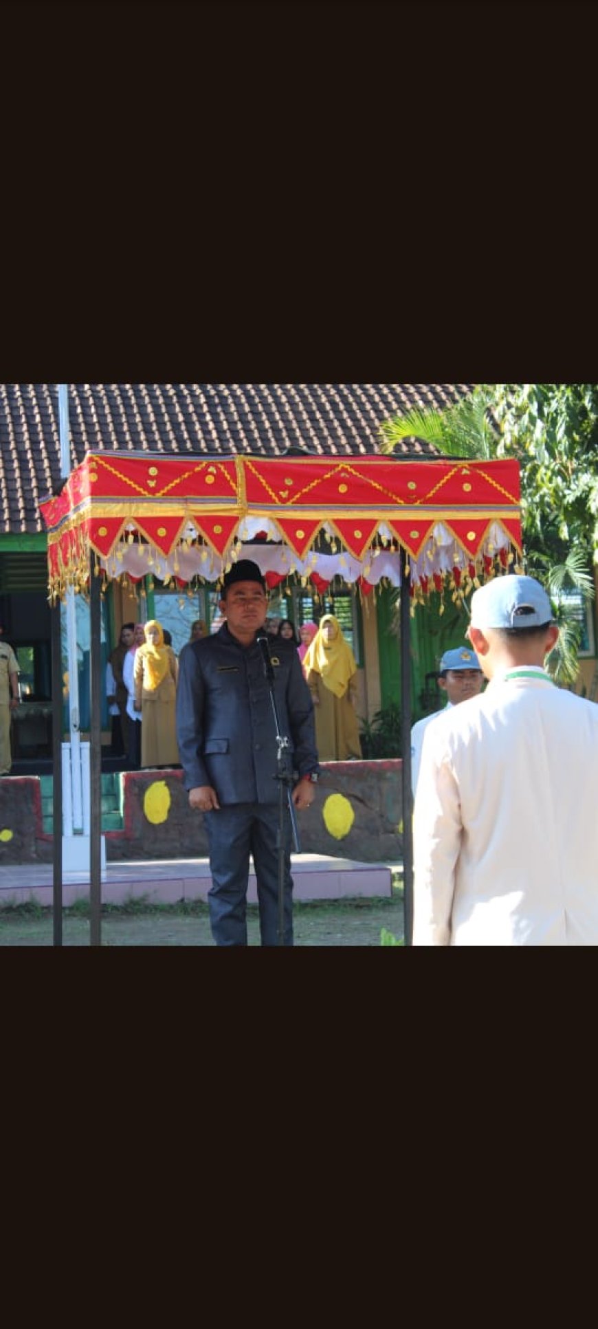 Jadi Irup  di SMAN 4 Sumbawa Besar  Ketua DPRD Ajak Siswa Menjalani Proses Dengan Baik