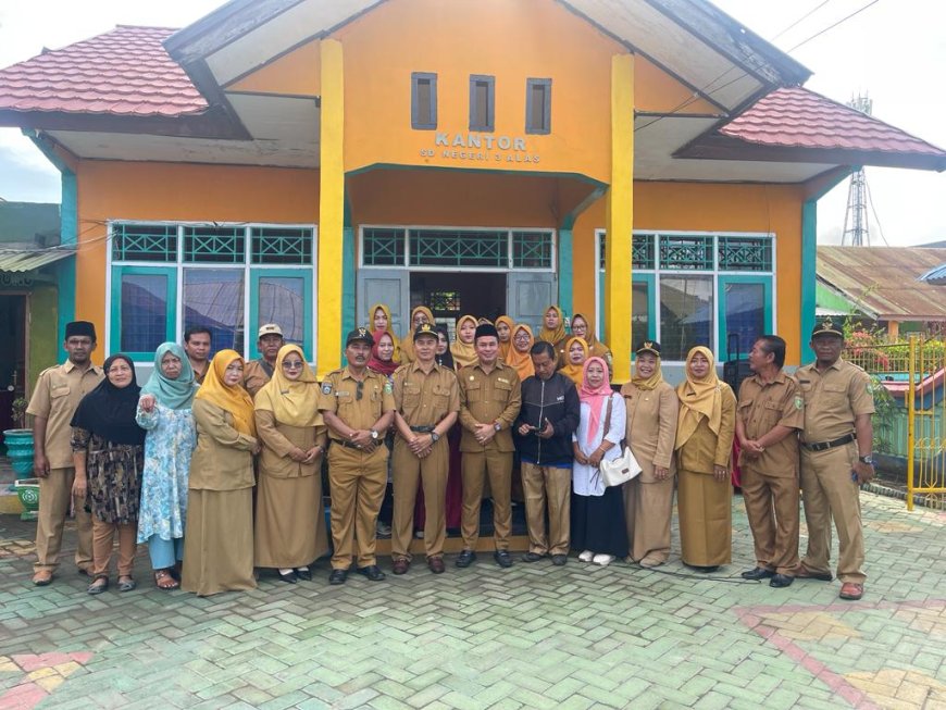 Jadi Inspektur di SDN 3 Alas,  Ketua DPRD Sumbawa Pesankan Patuh pada Guru dan Cermat Manfaatkan Teknologi