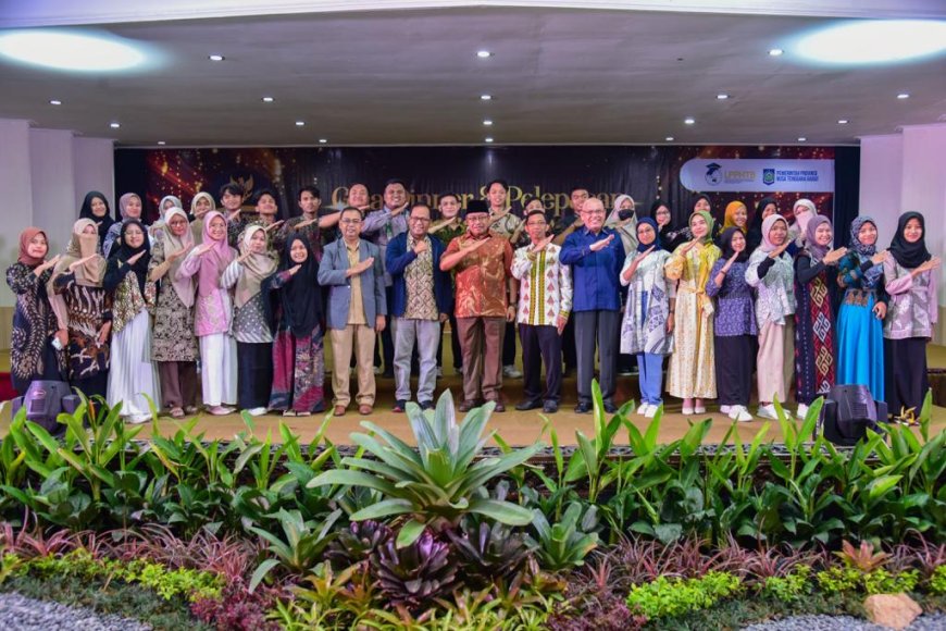 Miq Gita Gubernur NTB Lepas 32 Awardee NTB ke Al Bukhari International University Malaysia